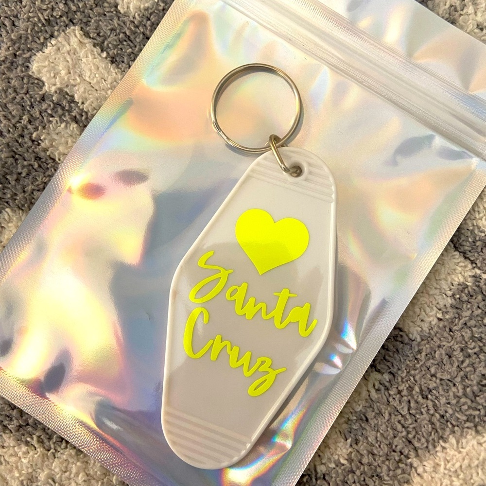 HANDMADE MOTEL KEYCHAIN